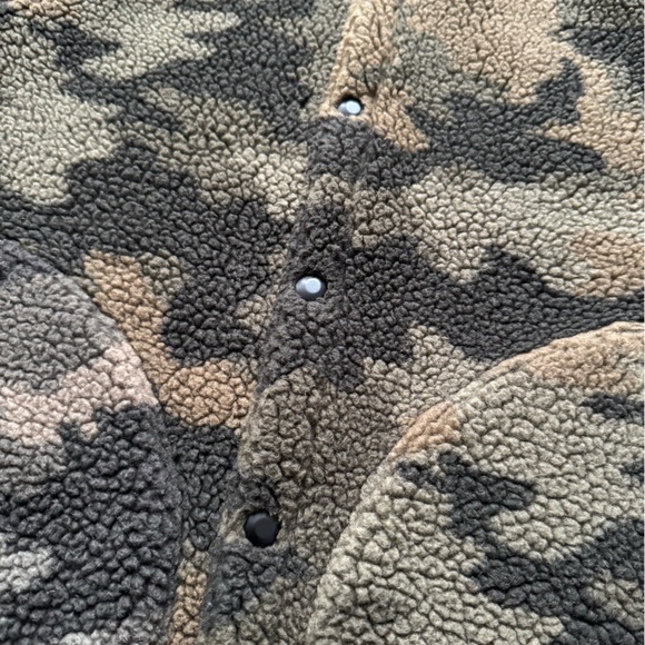 Ralph Lauren Double RL Camouflage Sherpa Vest
Size XS Gentle used - Picture 2 of 10